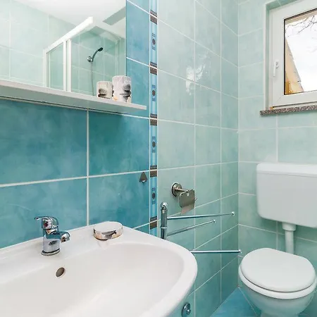 Sea View Apartment *